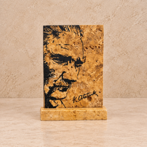 Doğal Taş Atatürk Portresi ve İmzalı Kaideli Masaüstü Sanat Objesi